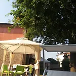 R&b Un A Colori Bed and Breakfast Φεράρα