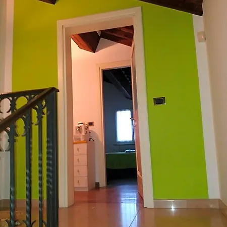 Couette-café R&b Un A Colori Ferrare